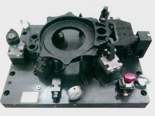 製(zhi)動器底闆(ban)液壓(ya)裌(jia)具(ju)